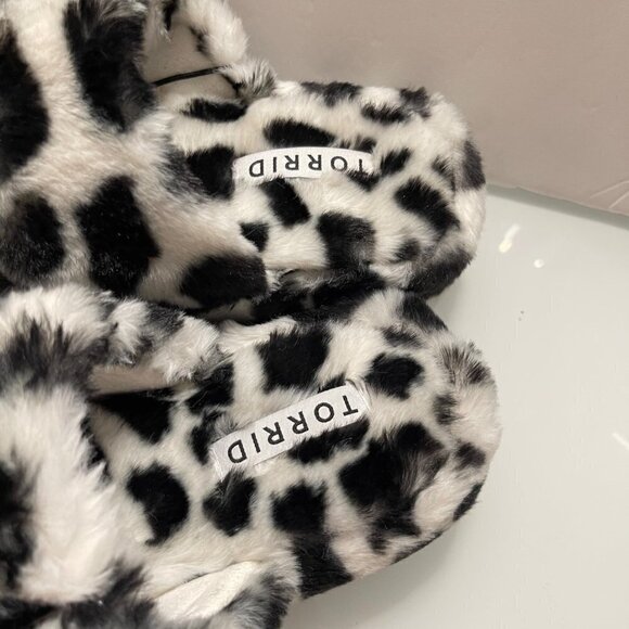 Torrid Women's New Black White Leopard Double Band Faux Fur Slippers 7.5 WW - Picture 6 of 8